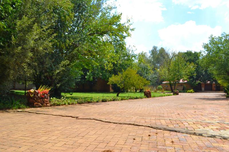 To Let 4 Bedroom Property for Rent in Vyfhoek A H North West